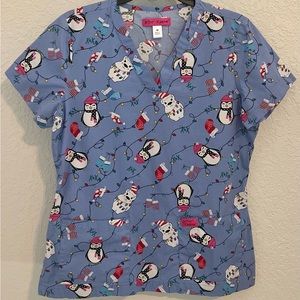Betsey Johnson Blue‎ Scrub Top Christmas Lights Holiday Print Penguins Medium